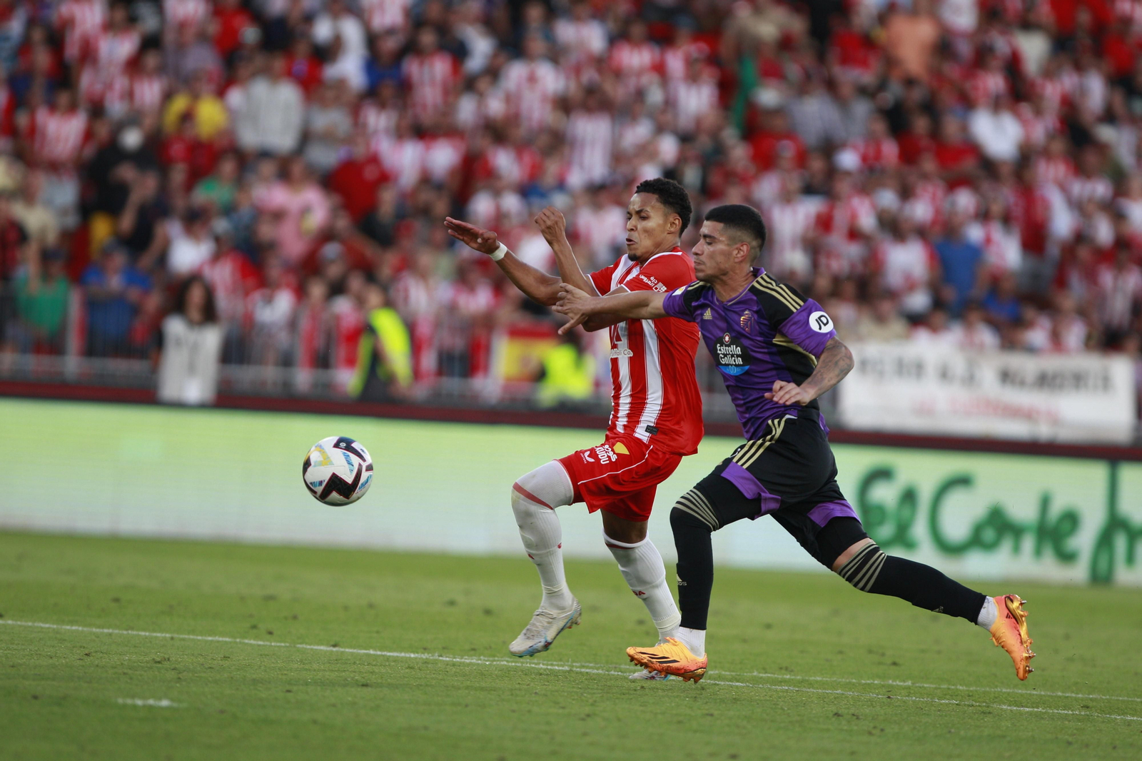 Imágenes del partido U.D. Almería-Real Valladolid C.F.
