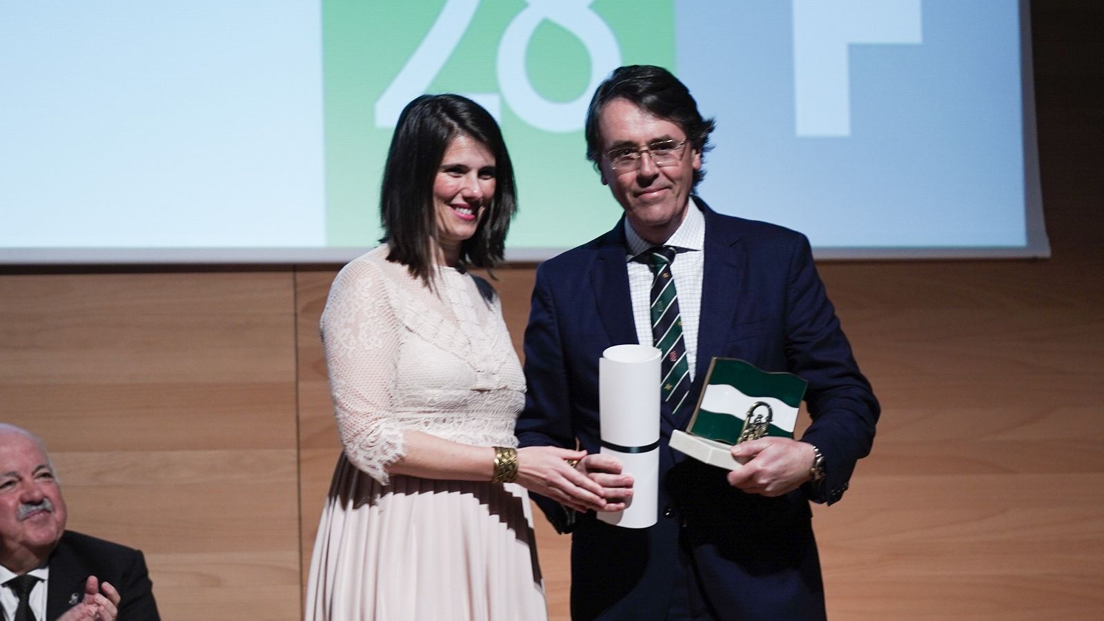 Antonio Jesús Torralbo recoge el galardón.