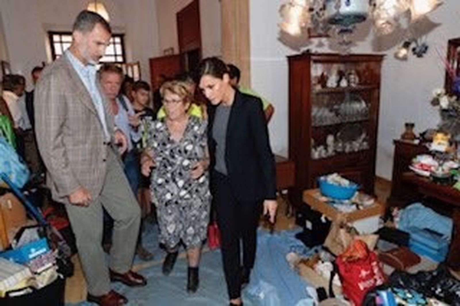 Los Reyes visitan a los afectados por las inundaciones en Mallorca.