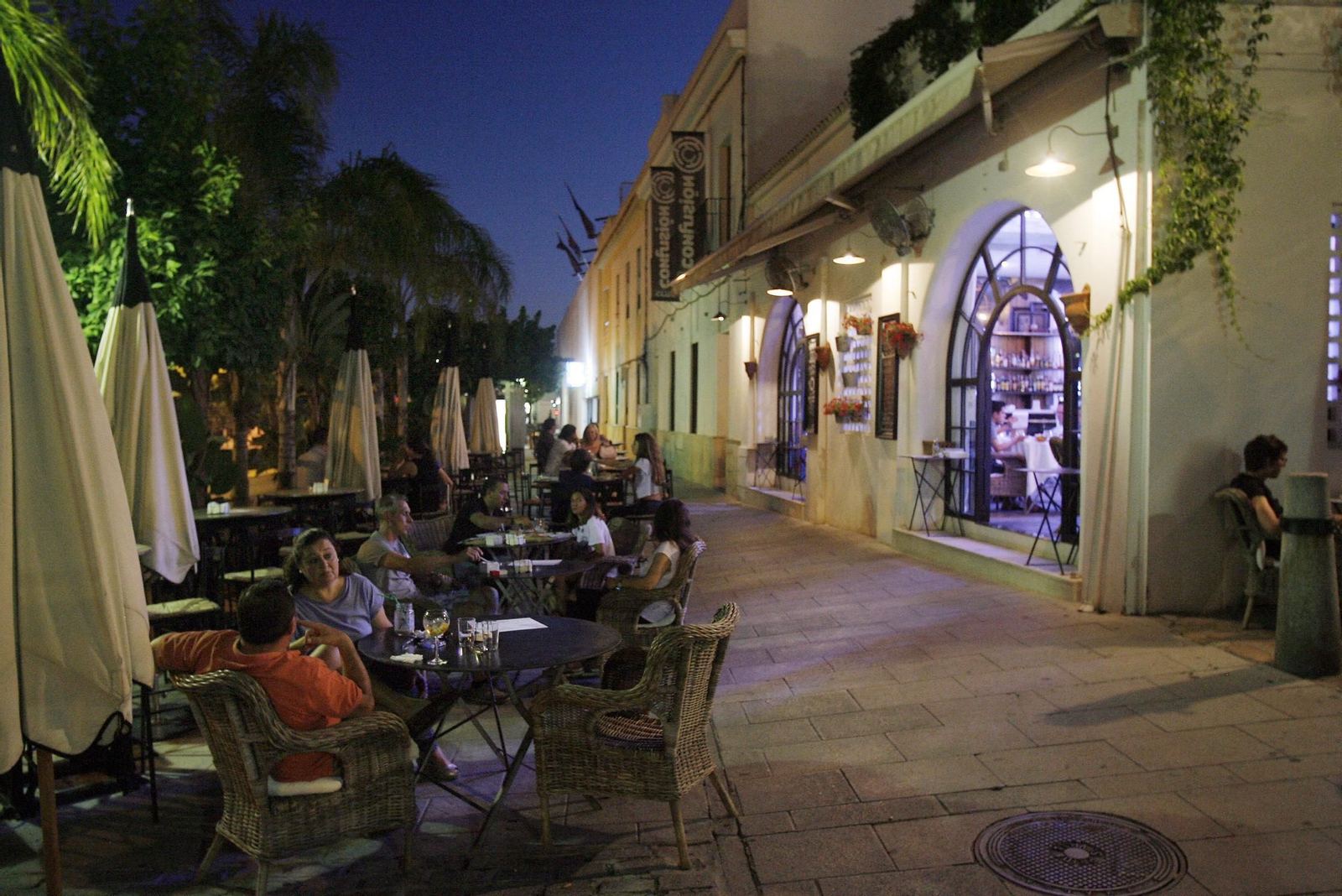 Algunos de los restaurantes que se encuentran en el Paseo de la Ribera. Algunos de los restaurantes que se encuentran en el Paseo de la Ribera.