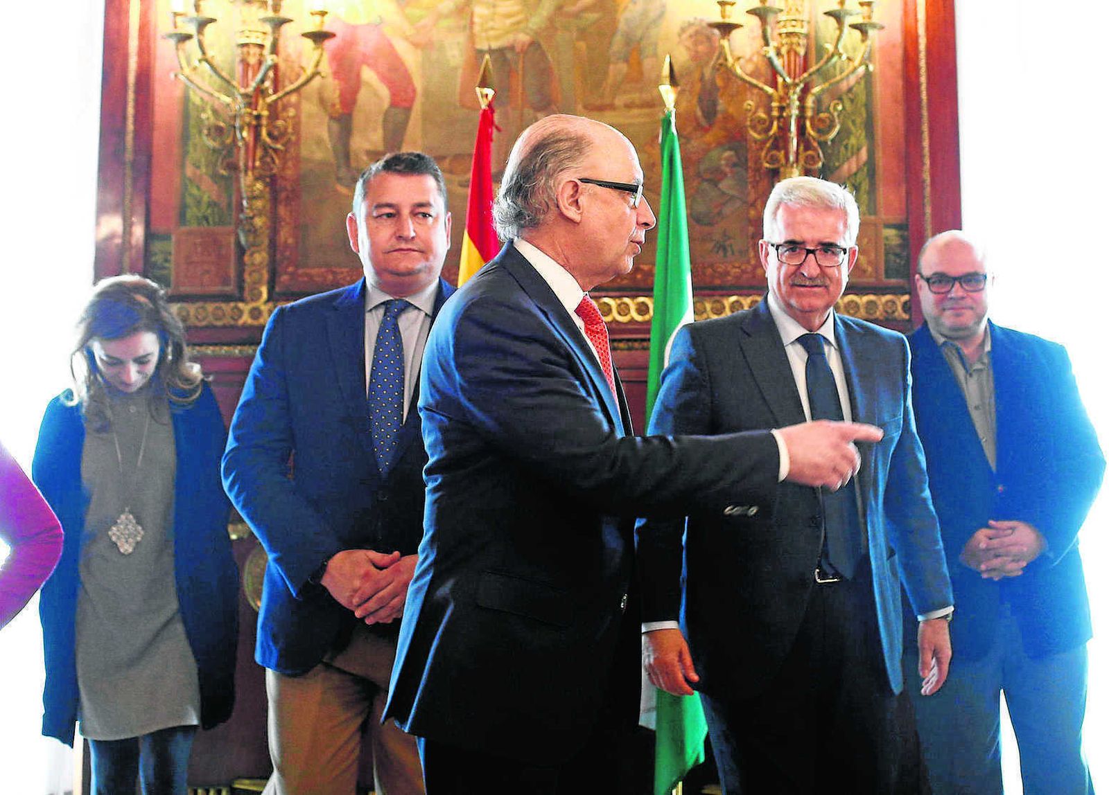 Antonio Sanz, Cristóbal Montoro y Manuel Jiménez Barrios, en la constitución de la Comisión de Planificación de la ITI en marzo de 2016.