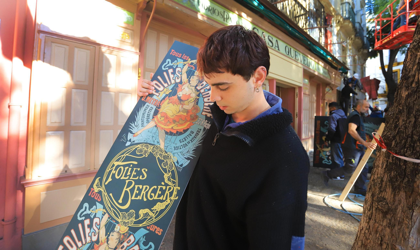 Montaje de los escenarios para el rodaje de la serie `Young Sherlock´ en Jerez