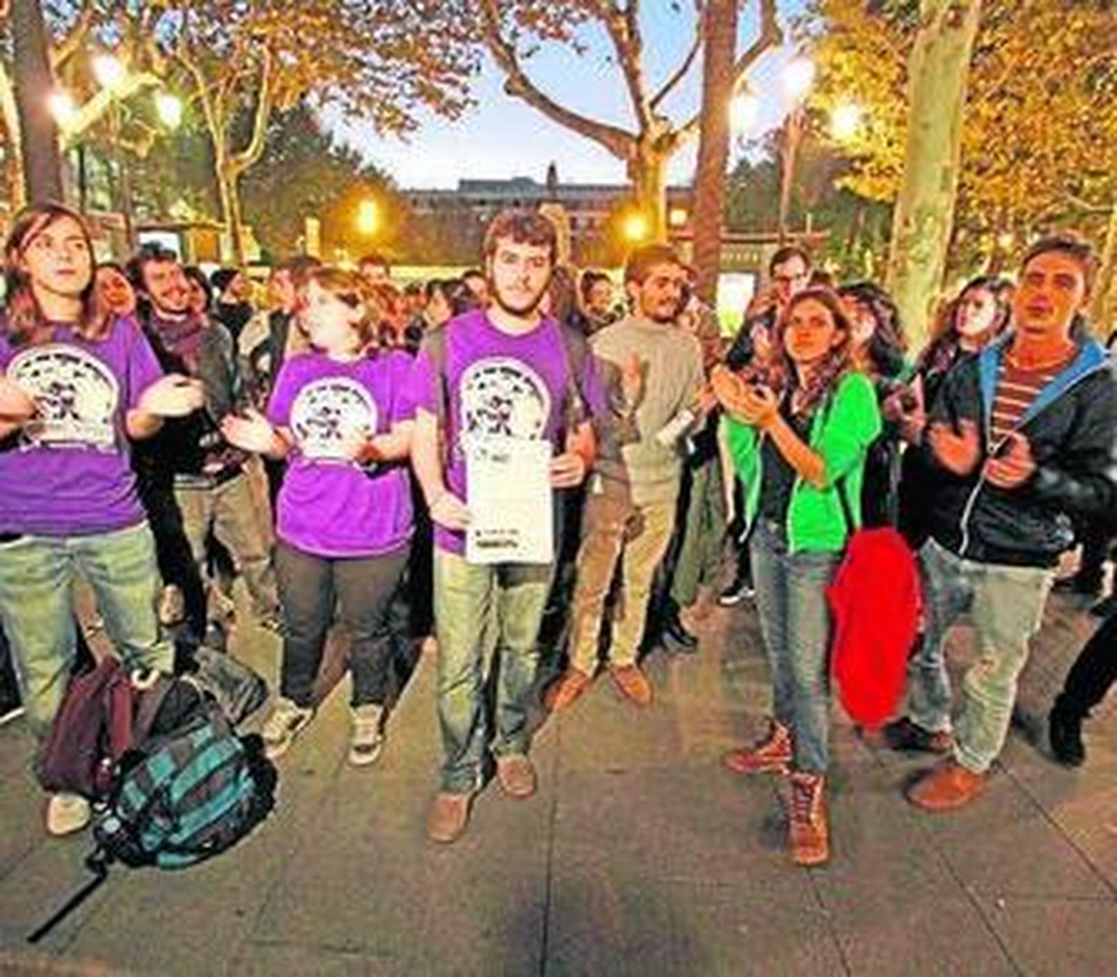 Concentración de estudiantes en la Plaza Nueva.