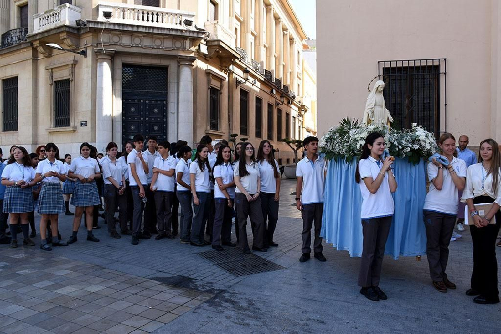 Imágenes de la procesión de la Virgen Milagrosa del colegio San Vicente de Paúl
