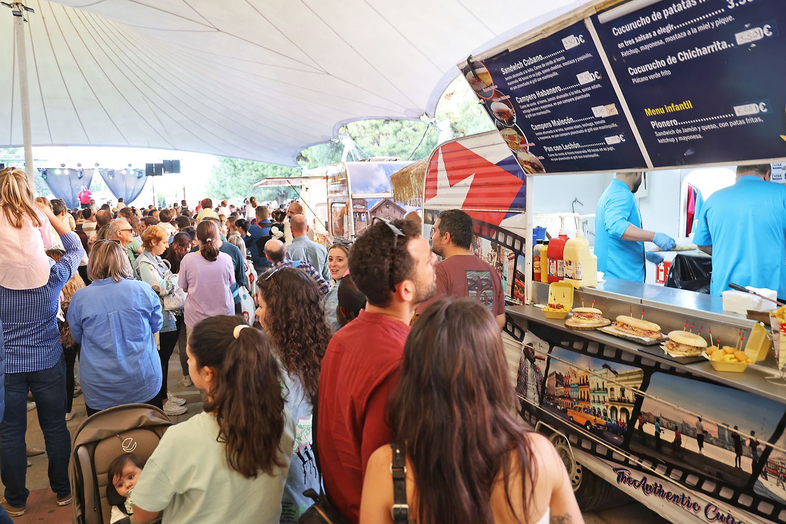 Imágenes del Festival Mundial de Foodtrucks y los cantajuegos DIsney en Huelva