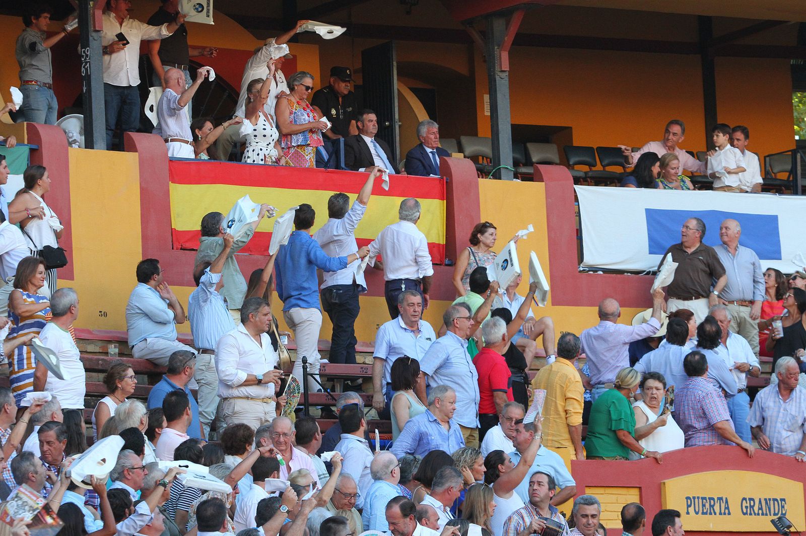 Imágenes de la Novillada de Rafael Serna, Emilio Silvera y Rodrigo Molina.