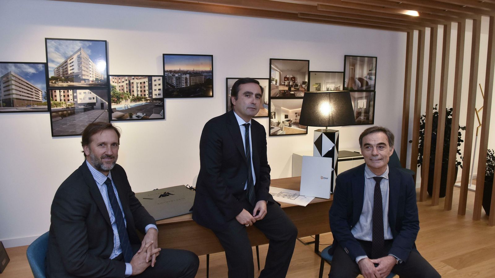 Zacarías Zulategui, Francisco Pumar y Fernando Pumar en el showroom.