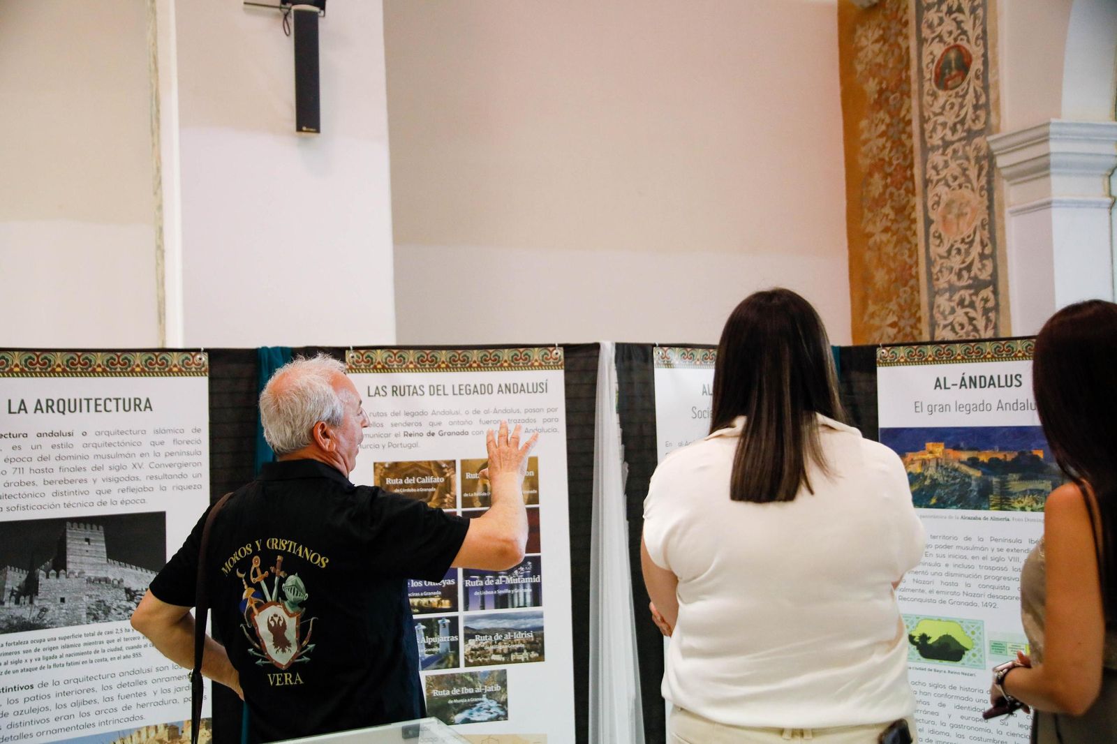 Desfile de Gigantes y Cabezudos de Vera, en imágenes