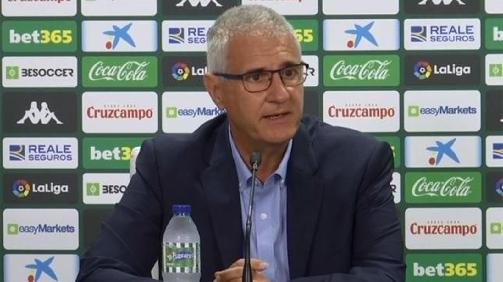 Cordón, durante la rueda de prensa de presentación en el Betis.