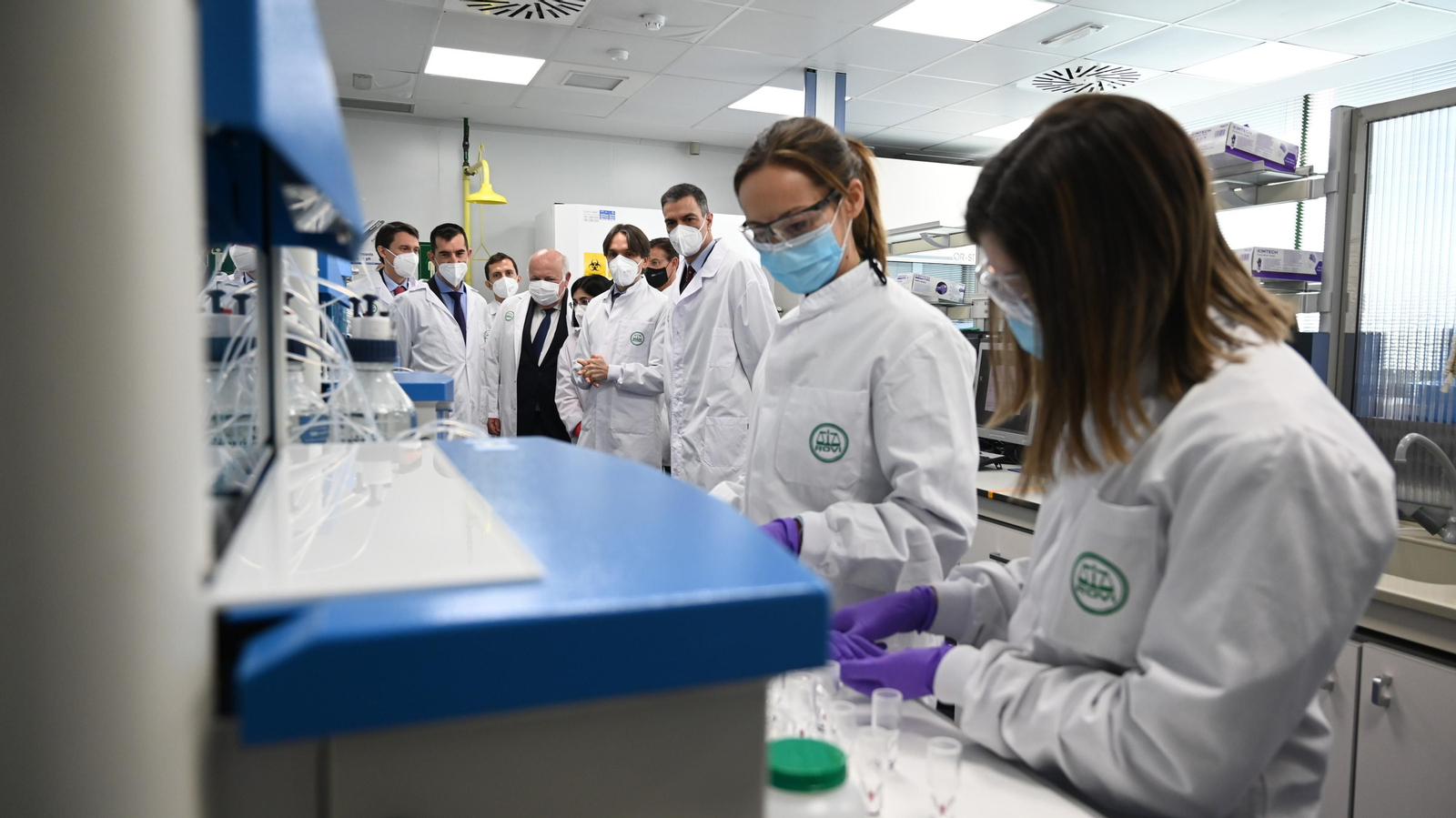 Fotos de la visita de Pedro Sánchez a los Laboratorios Rovi en el PTS de Granada