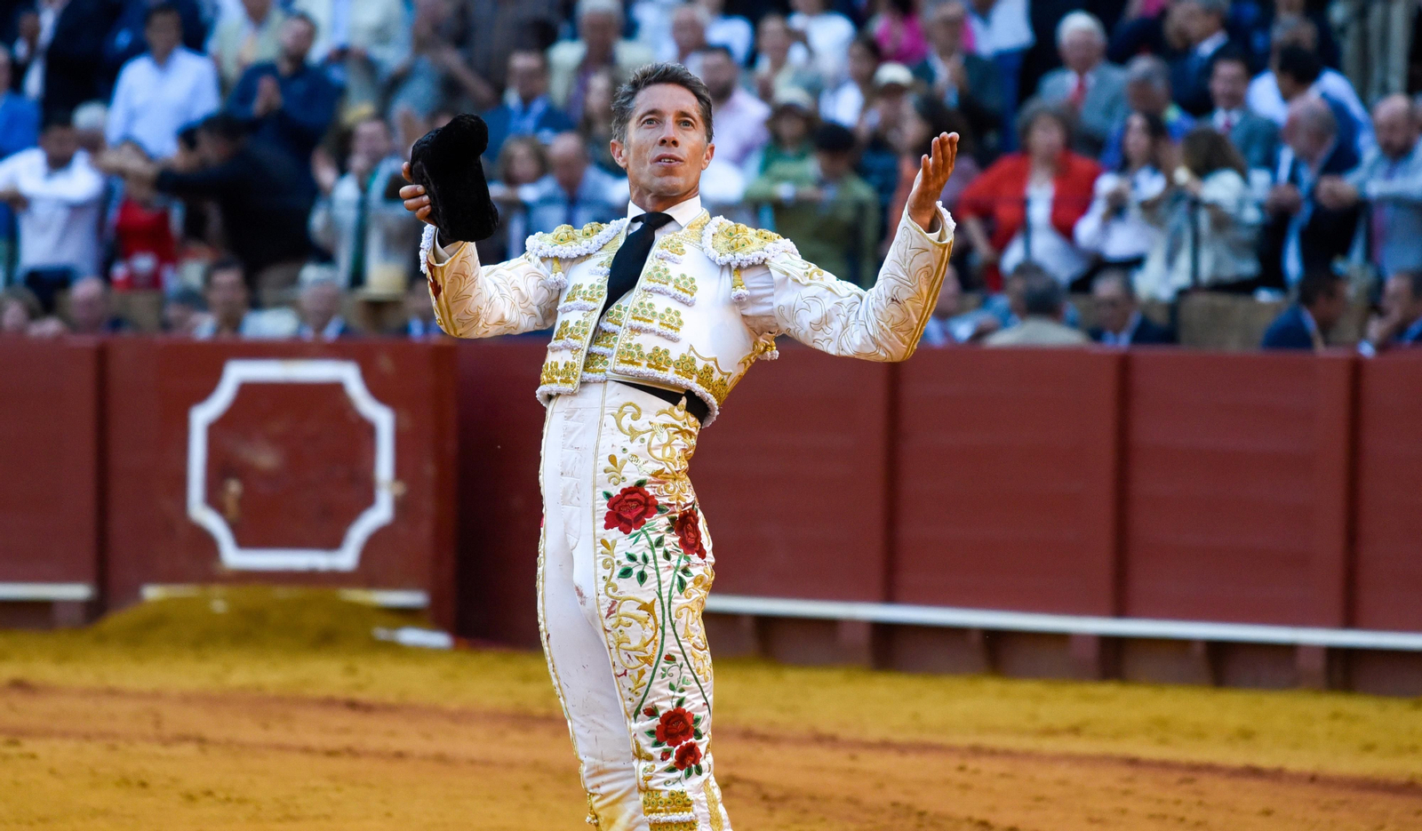 Las imágenes de la corrida de toros de El Fandi, Manuel Escribano y Esaú Fernández
