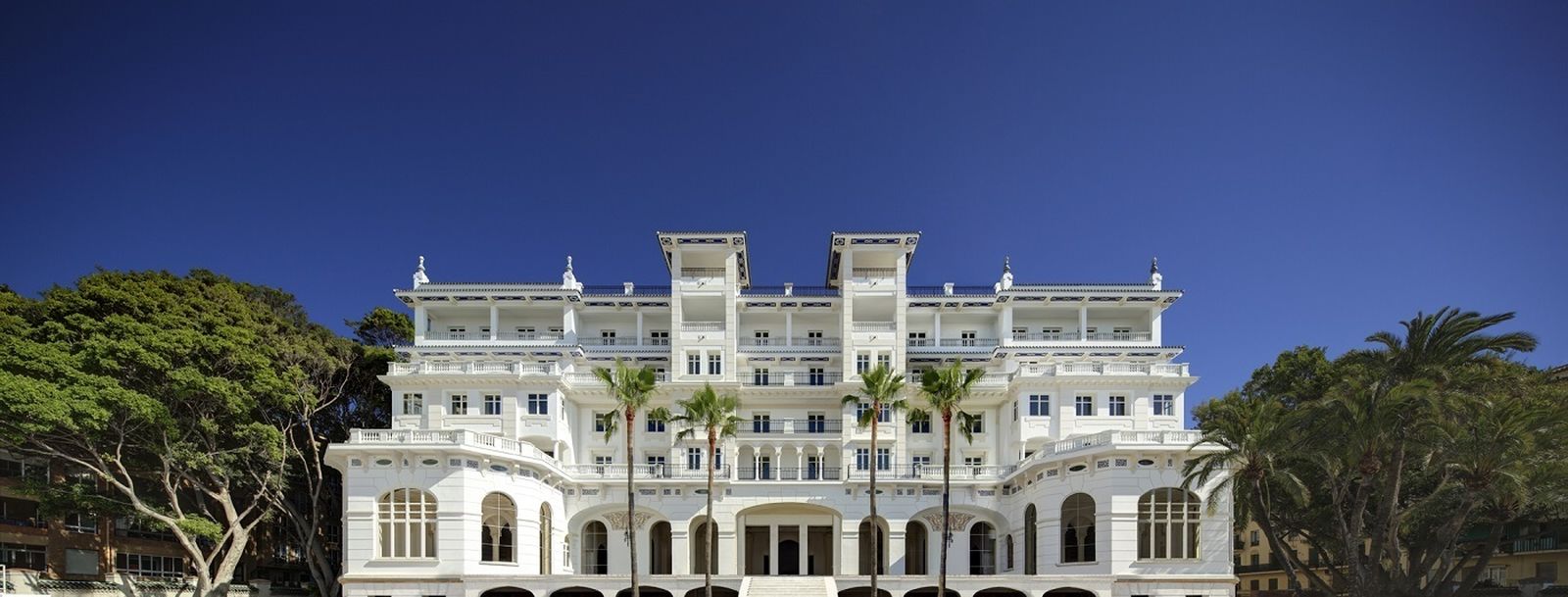 Vista exterior del hotel Miramar en La Malagueta.