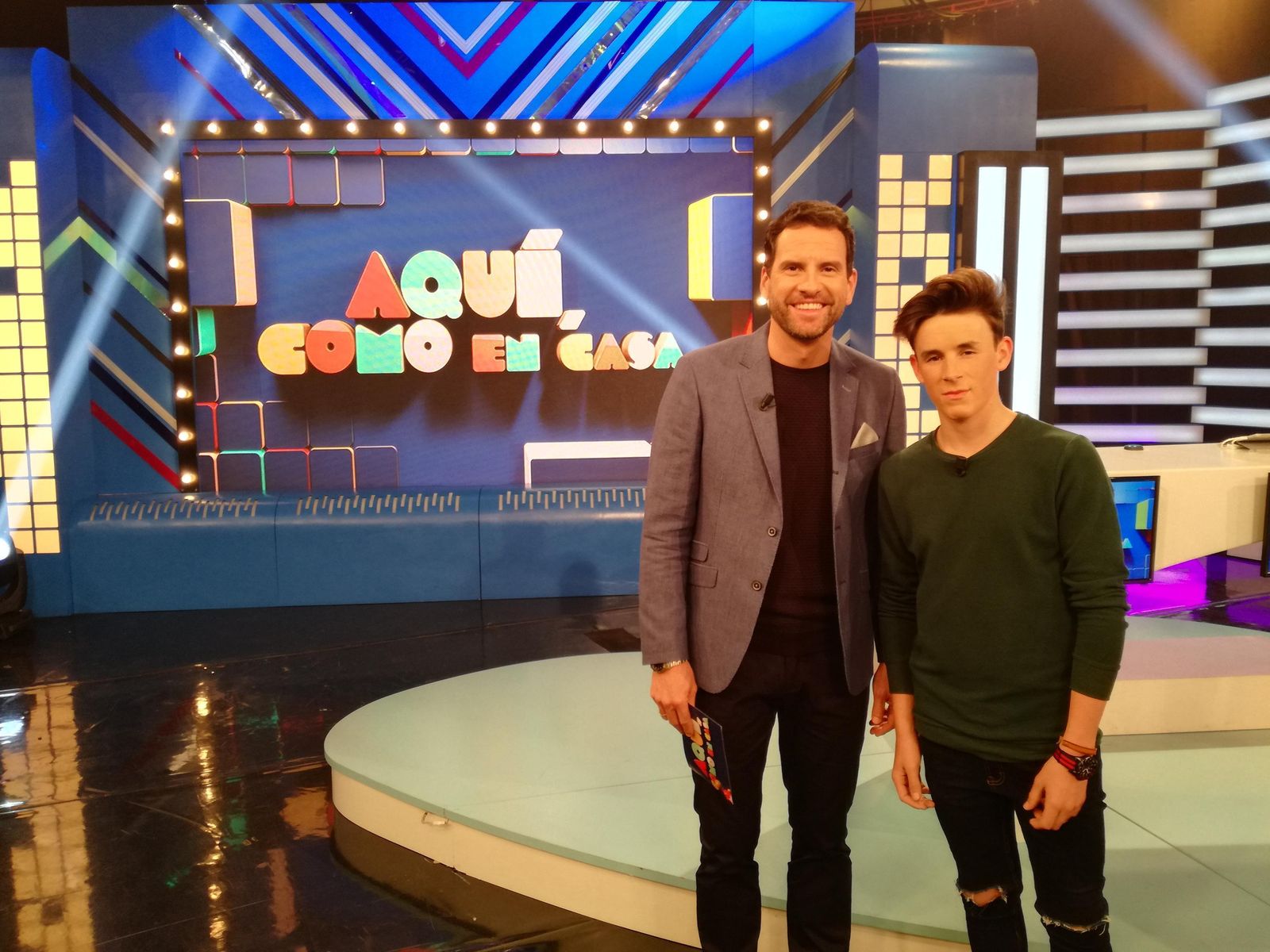 José María, con Miiguel de Miguel, presentador del programa.