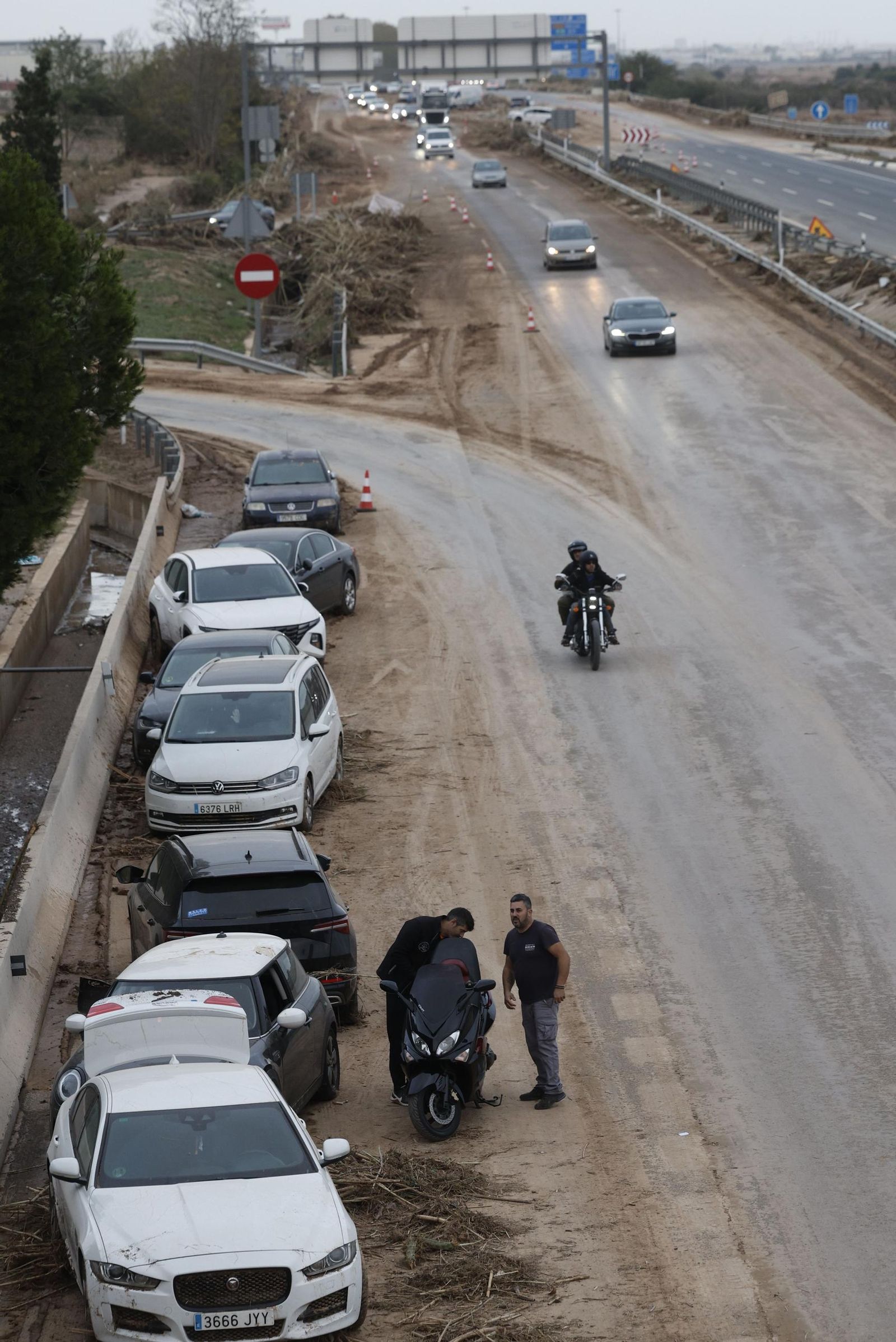 Galería de imágenes: Valencia busca luz en el tunel tras la catástrofe de la Dana