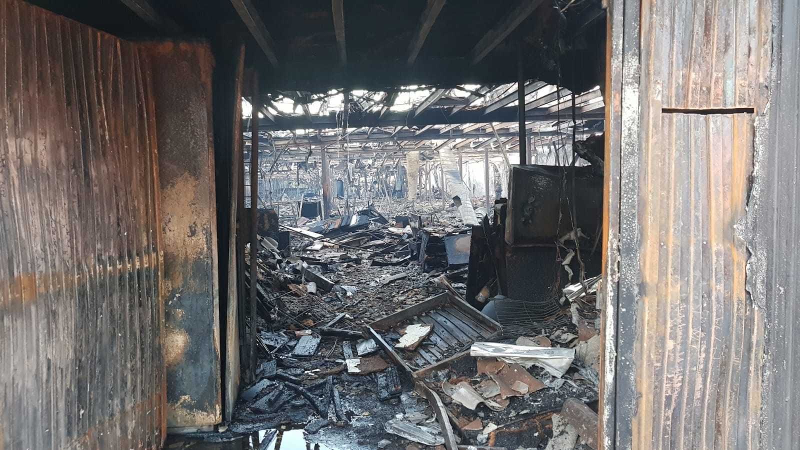 Incendio en una tienda de muebles en el polígono El Viso de Málaga