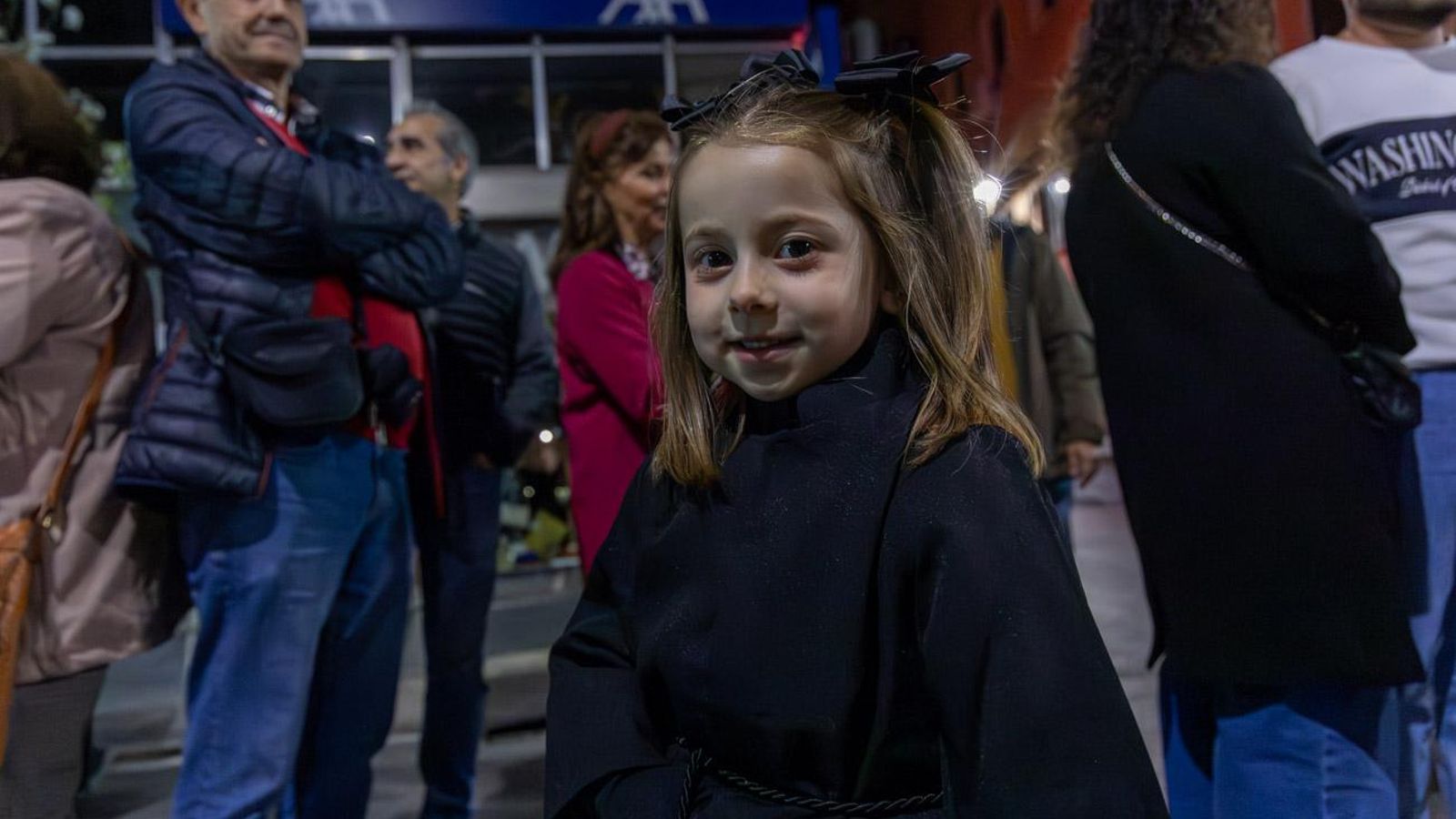 Luto y duelo en la noche del Viernes Santo, en imágenes