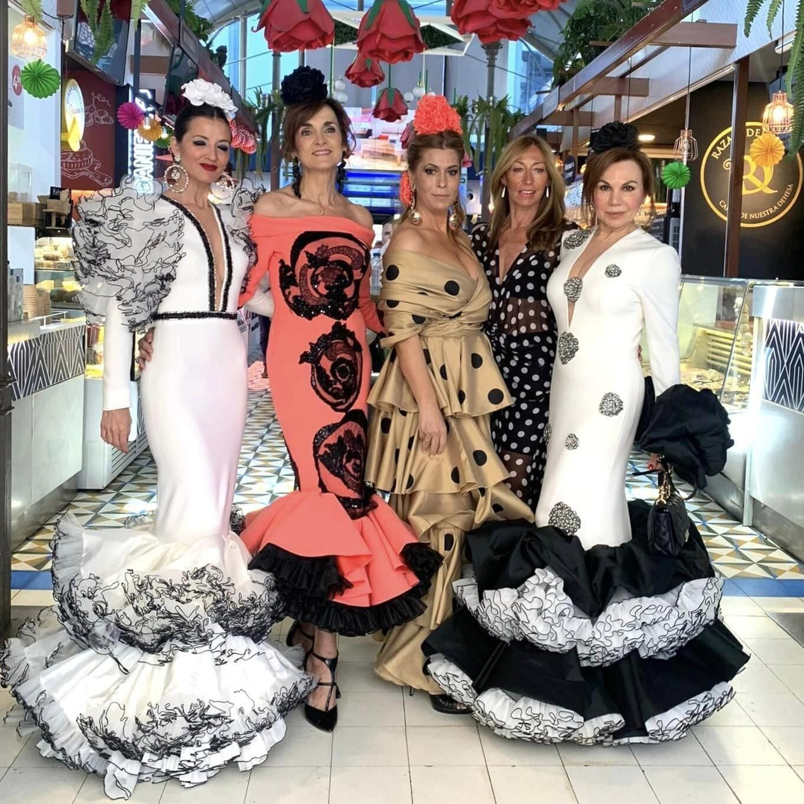 Juana Martín y clientas Los famosos, enamorados de la Feria de Córdoba 2024