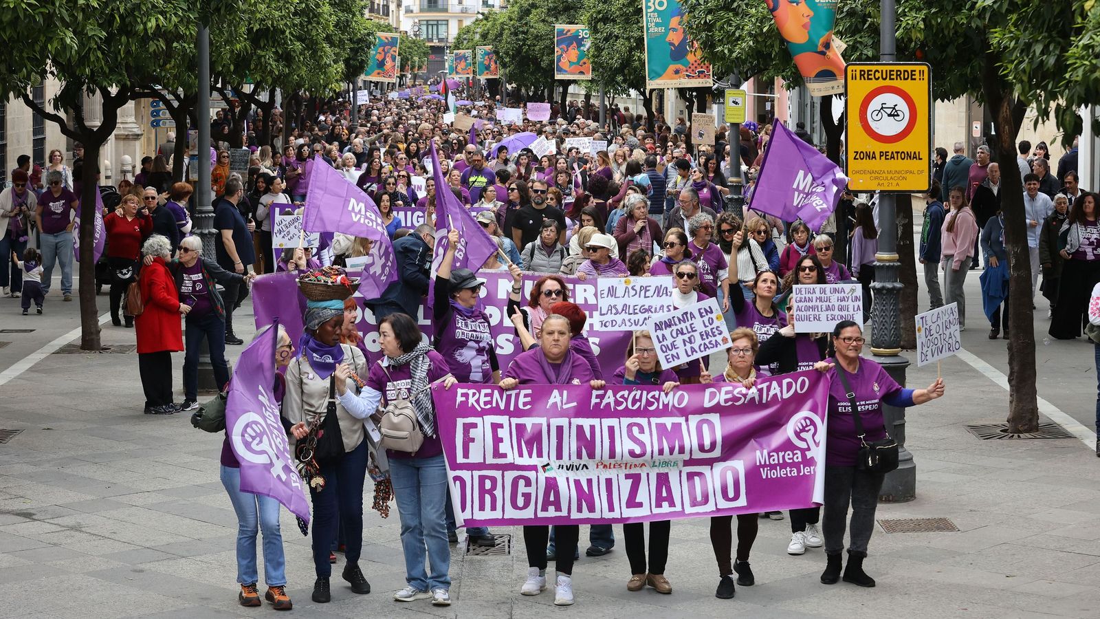 Imágenes de la manifestación en Jerez por el Día Internacional de las Mujeres