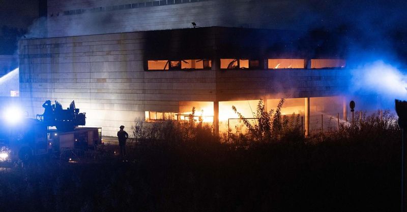 Gran incendio en el Auditorio Rocío Jurado de Sevilla