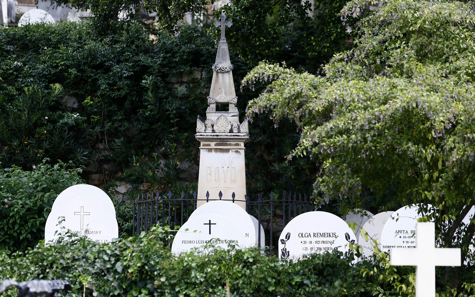 Un enclave monumental y natural en el Cementerio Inglés de Málaga.