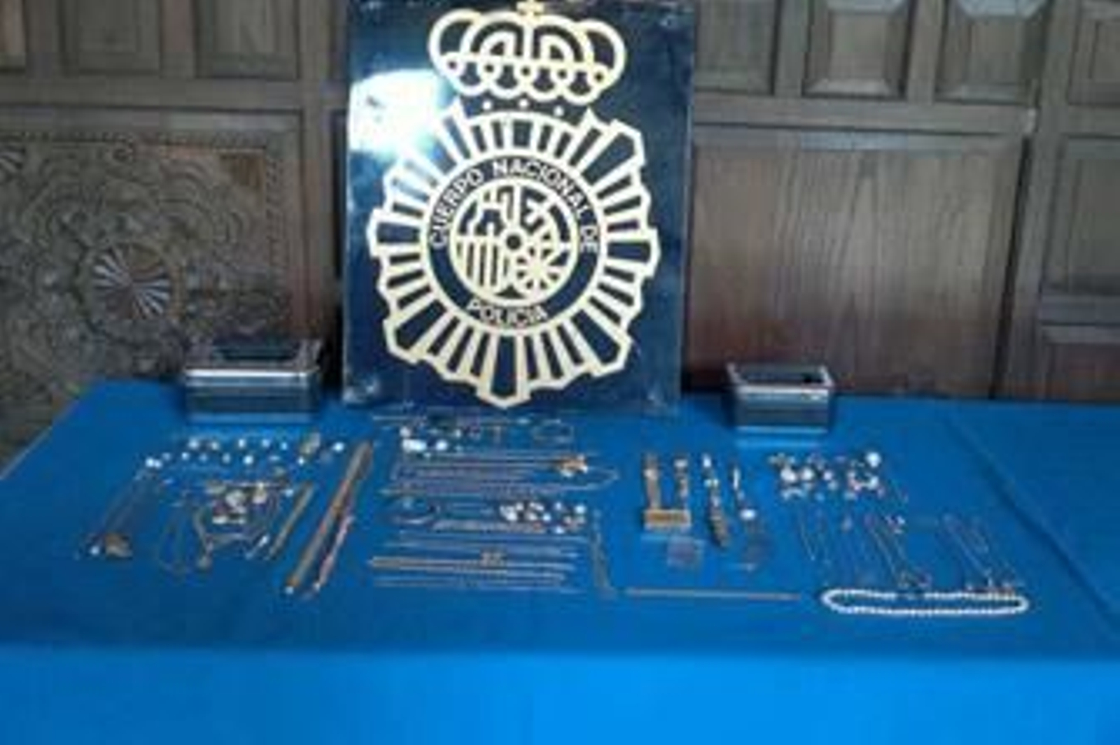 Imagen de las joyas recuperadas, una vez traídas a Jerez para su devolución. /CNP