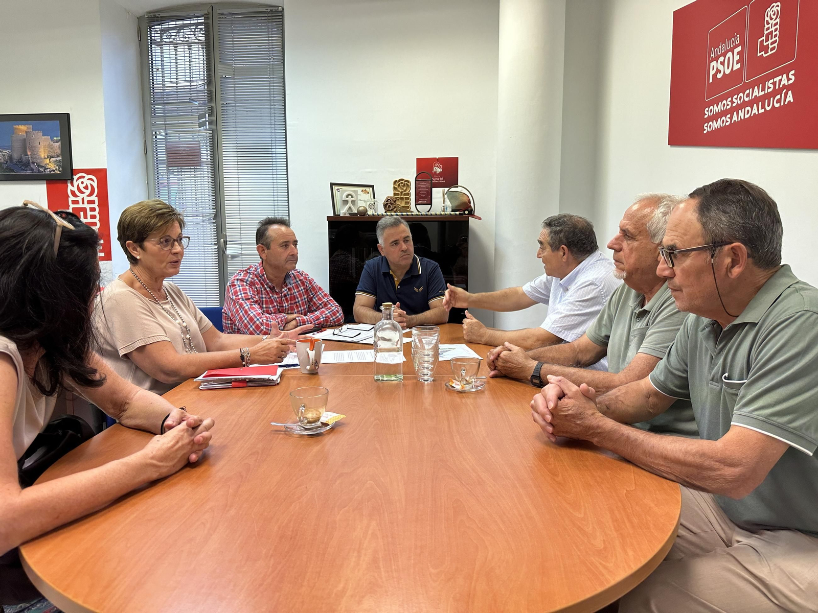 Concejales del PSOE con agricultores afectados
