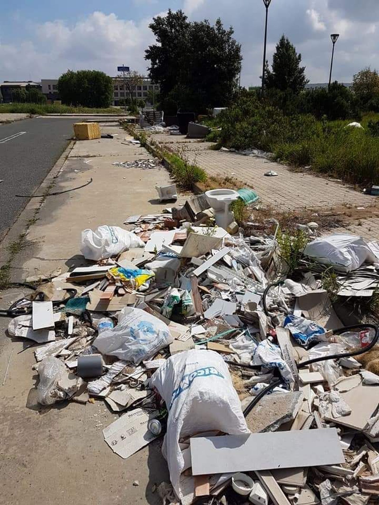 Suciedad y basura en Camas.