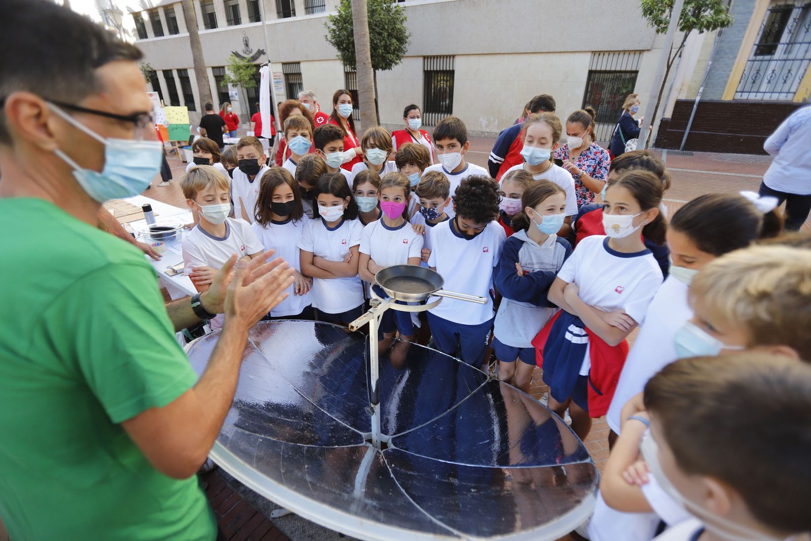 Imágenes del Día de la Banderita de Cruz Roja en Huelva