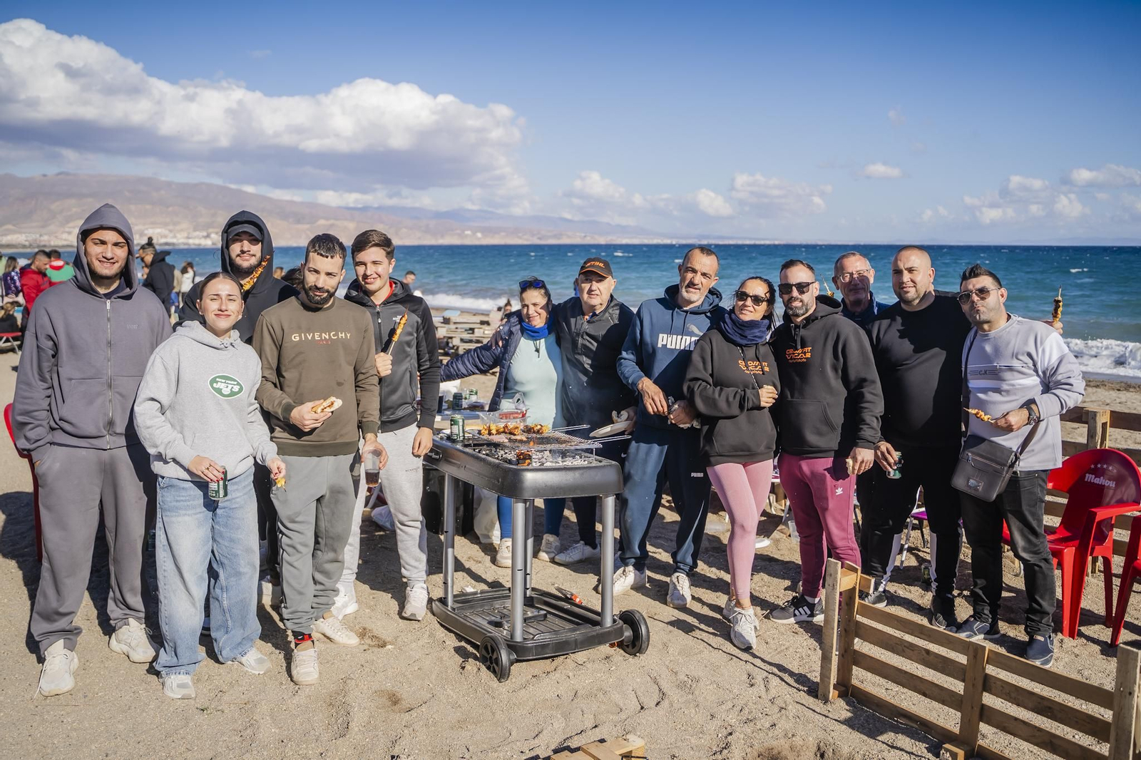 Miles de personas despiden el año 2024 en Las Moragas de Roquetas, en imágenes