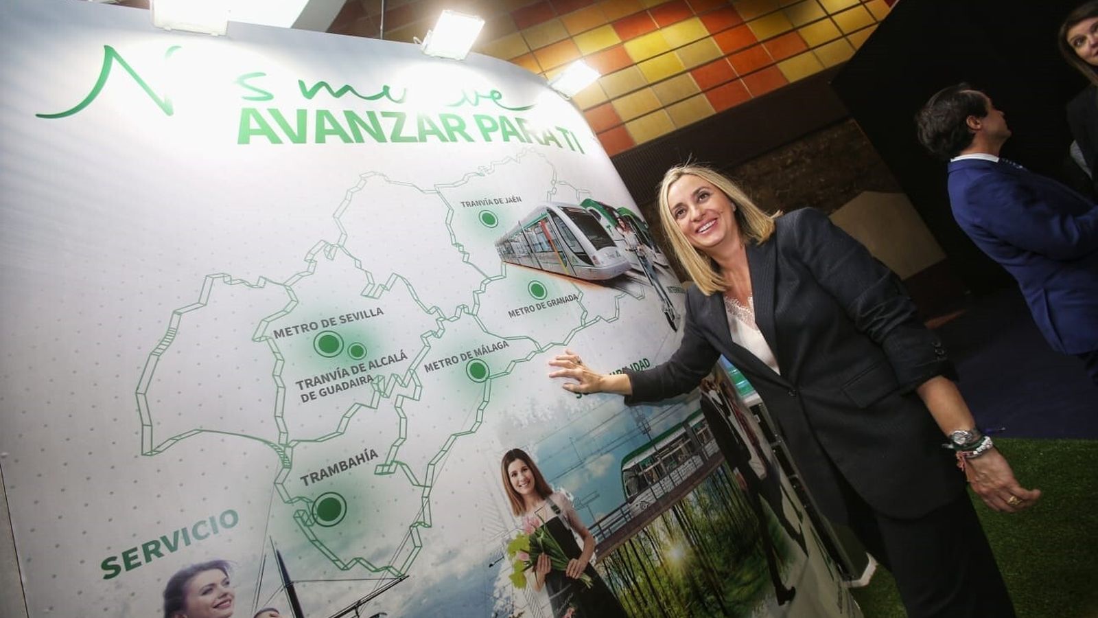La consejera de Fomento, Marifrán Carazo, en la feria Rail Live de Málaga.