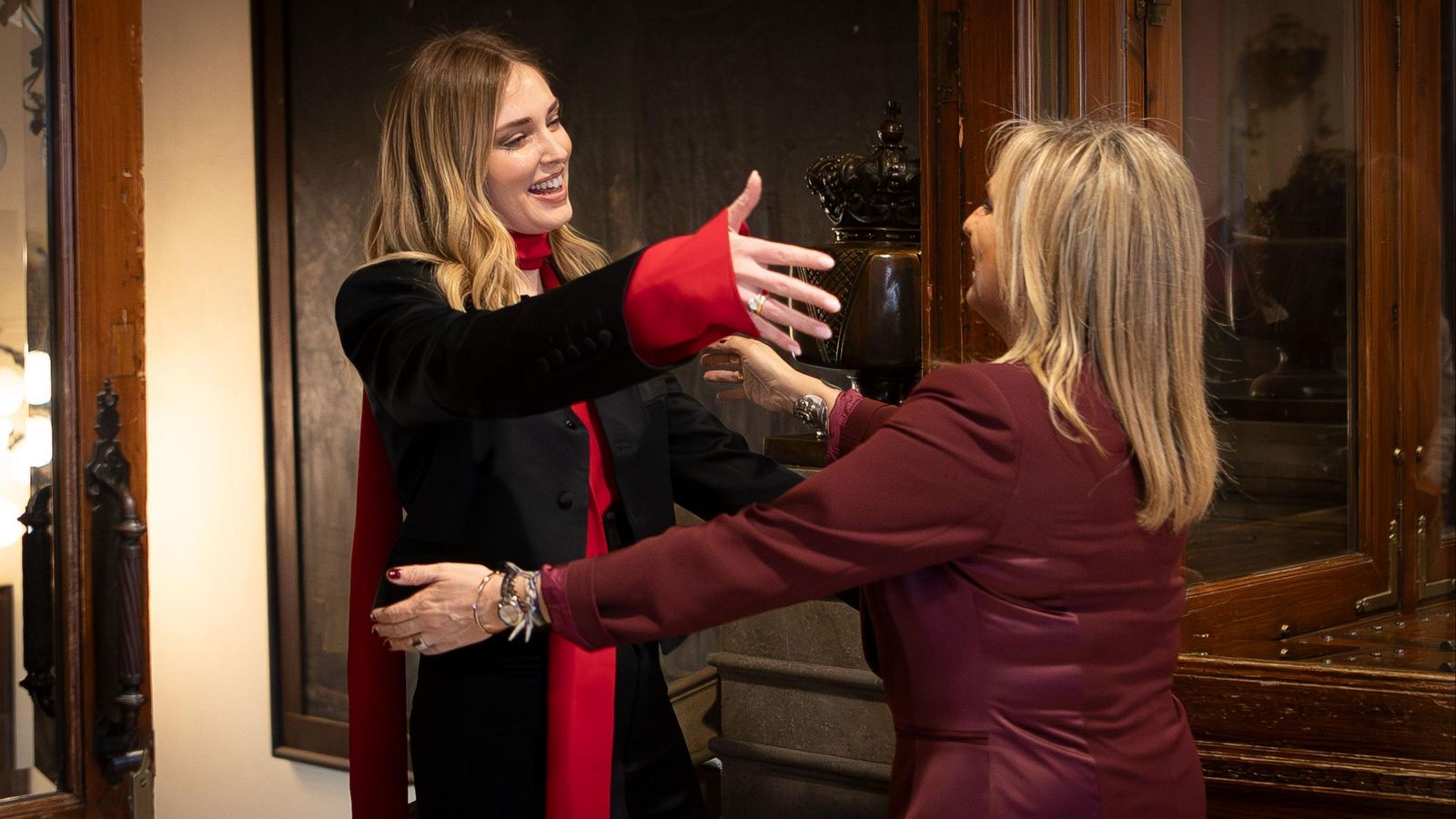 La alcaldesa recibe a Chiara  Ferragni en el Ayuntamiento