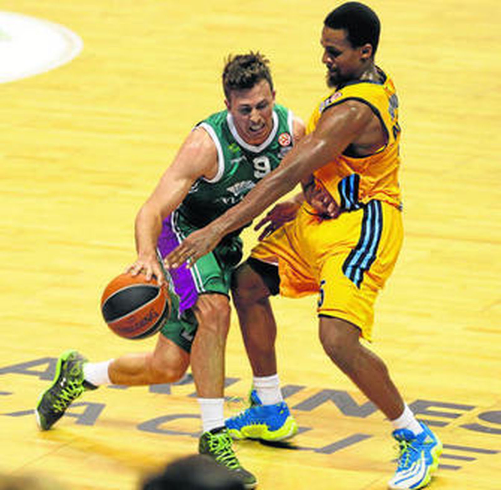 Toolson bota en el partido de ida ante el Alba Berlín.