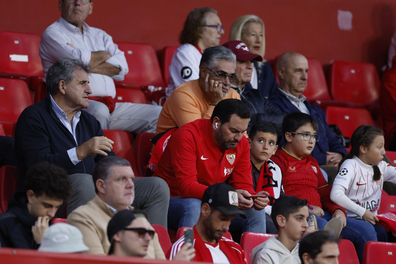 Búscate en las fotos del Sevilla Fc - Real Sociedad