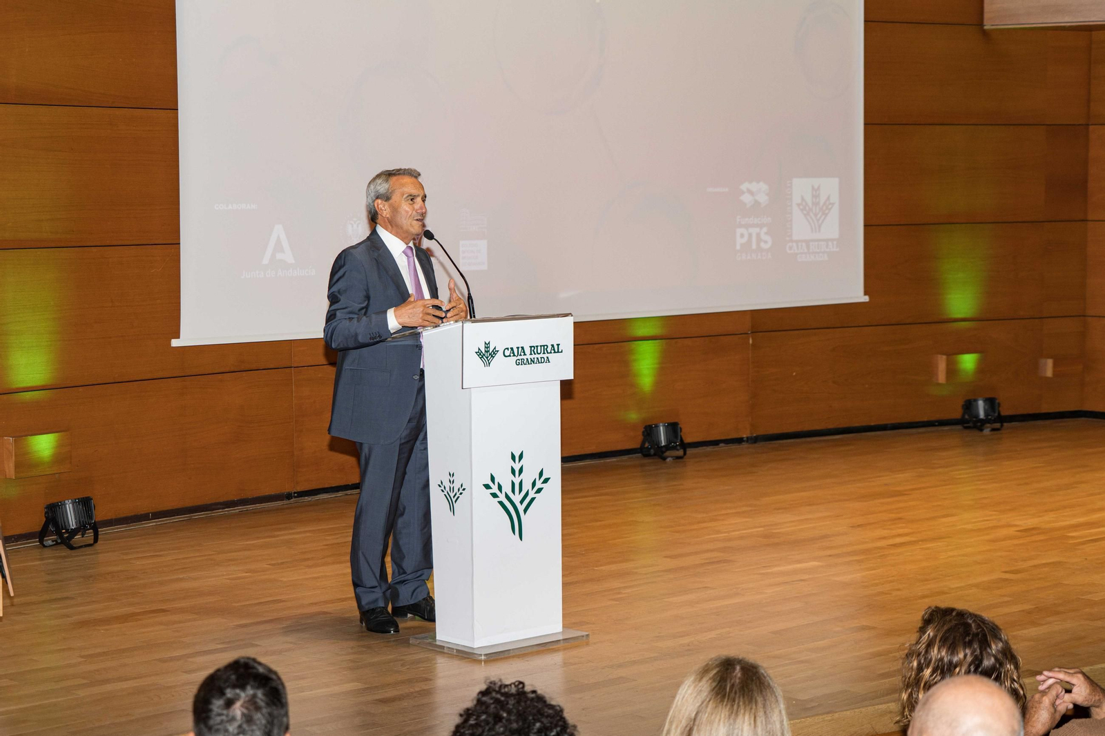 Fotos: Así ha recibido Jonatan R. Ruiz el XXI Premio Ciencias de la Salud Fundación Caja Rural Granada