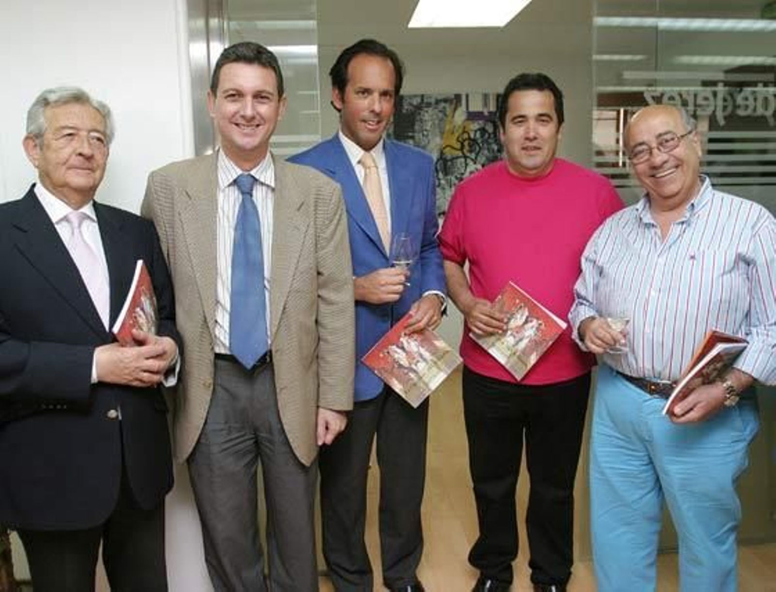 Alfonso Rodríguez junto al gerente del Diario, Miguel Berraquero; José Argudo, y los hosteleros Juan Carlos Carrasco y Faustino Rodríguez. 

Foto: Vanesa Lobo