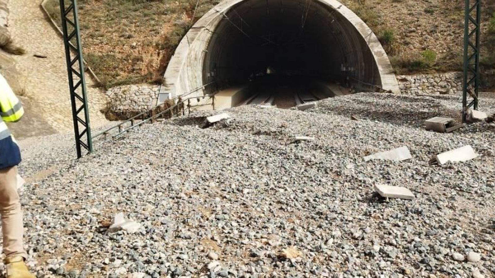 Graves daños en las infraestructuras de la Línea de Alta Velocidad Madrid-Valencia
