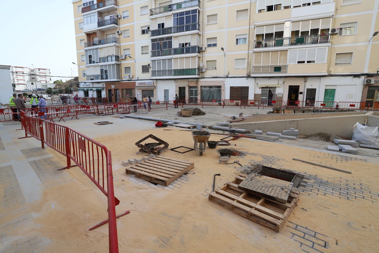 Las obras de peatonalización de la Plaza de Los Dolores, en imágenes