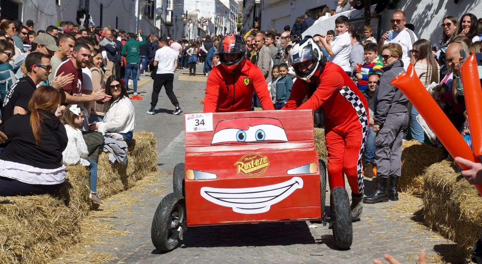 Imagen de archivo de la carrera Autos Locos en Medina