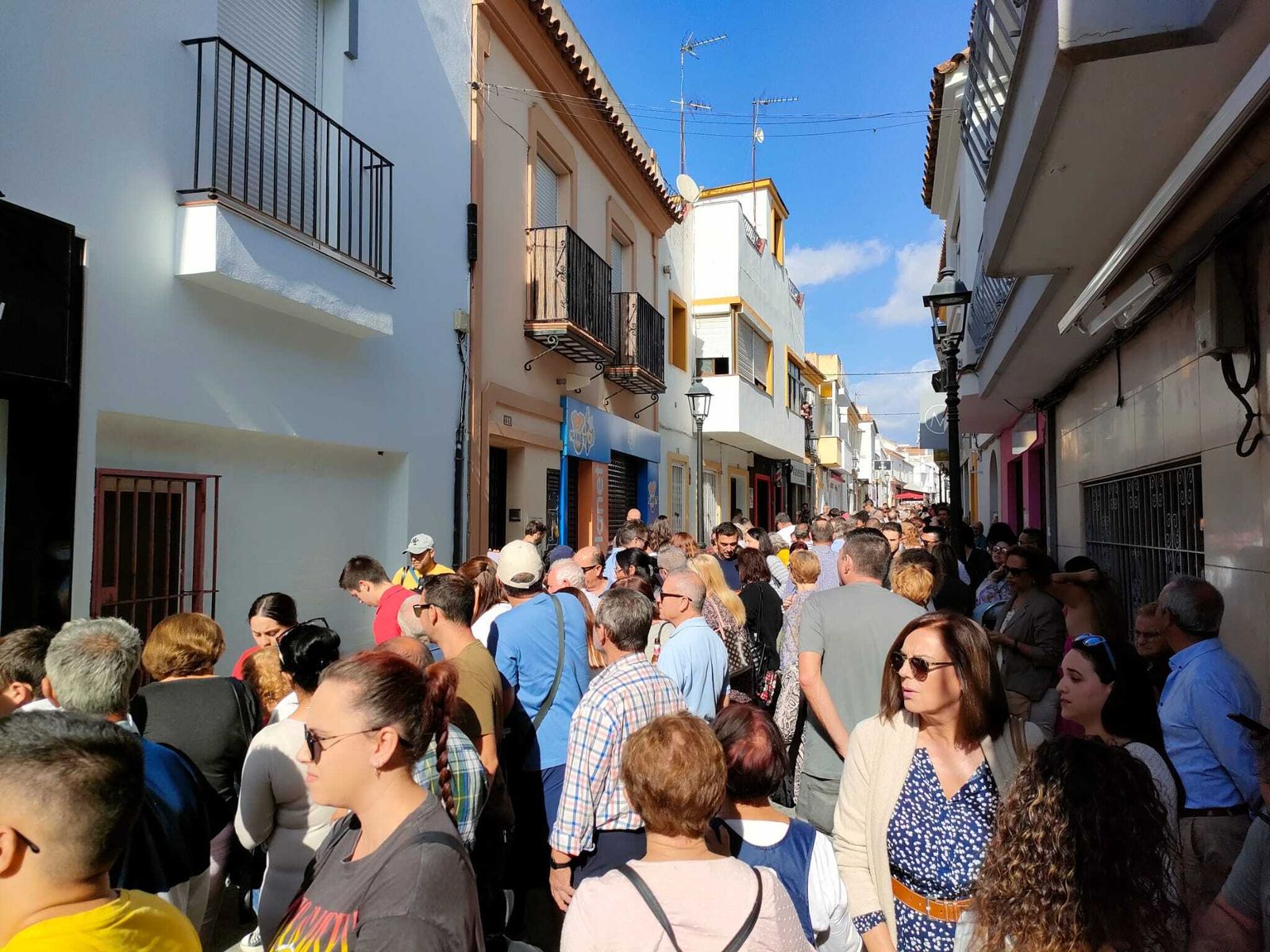 Fotos de la tosta ibérica de más de 150 metros preparada en Los Barrios