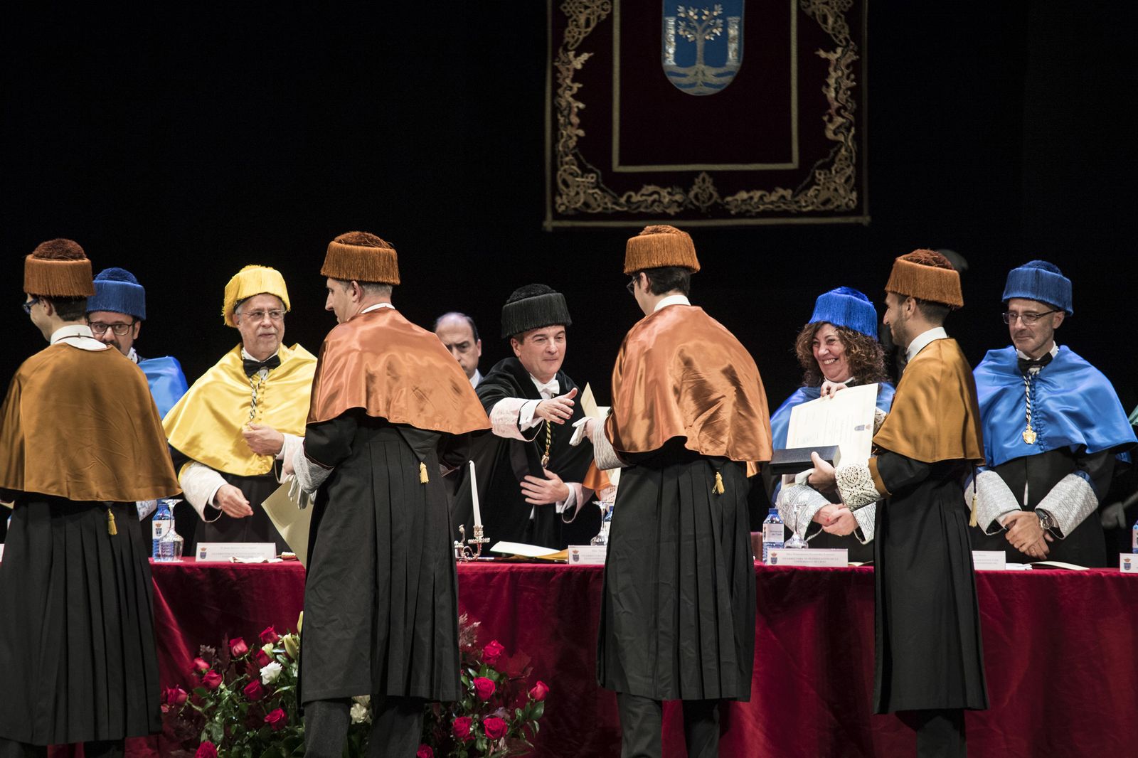 Imágenes del acto de investidura de nuevos doctores de la UCA y entrega de Premios Extraordinarios de Doctorado