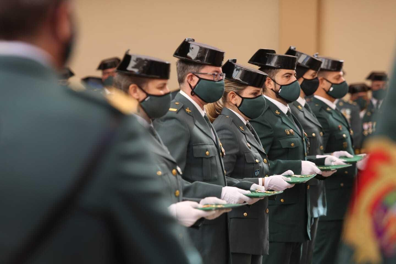 Entrega de condecoraciones al mérito.