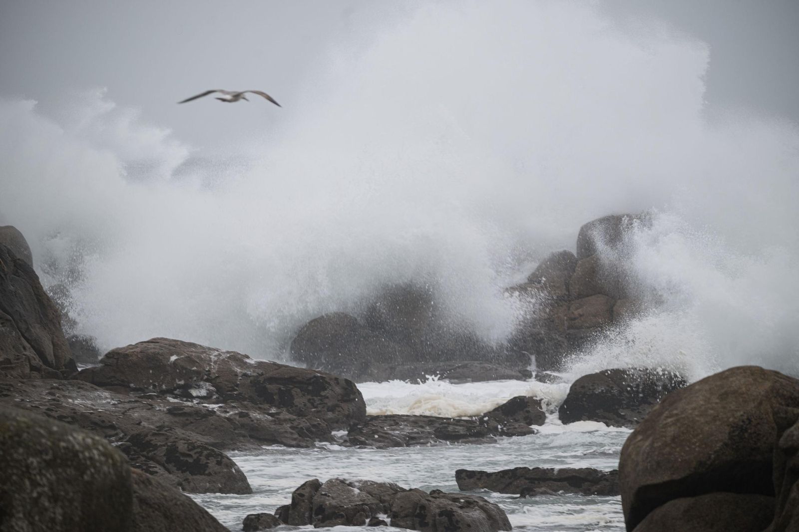 Las impresionantes olas que provoca Herminia en la costa norte de España