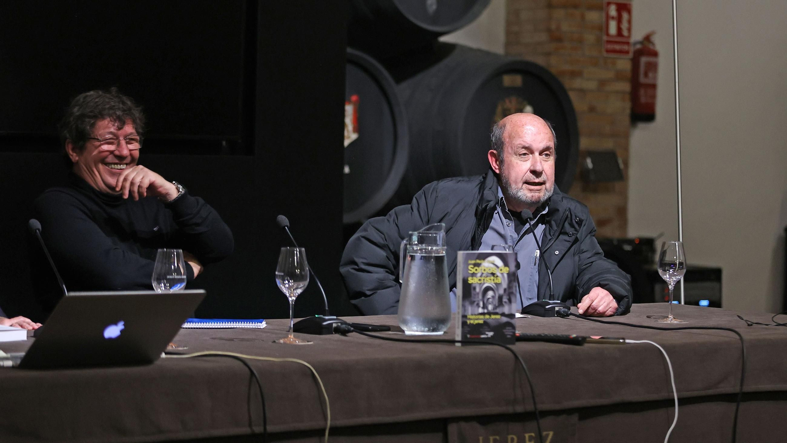 Las fotos de la presentación de 'Sorbos de sacristía', la obra póstuma de Juan Pedro Simó
