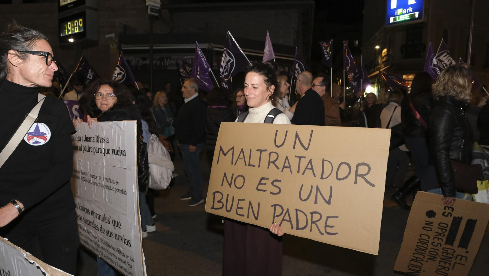 Fotografías de la manifestación del 25-N por la violencia de género, en Almería