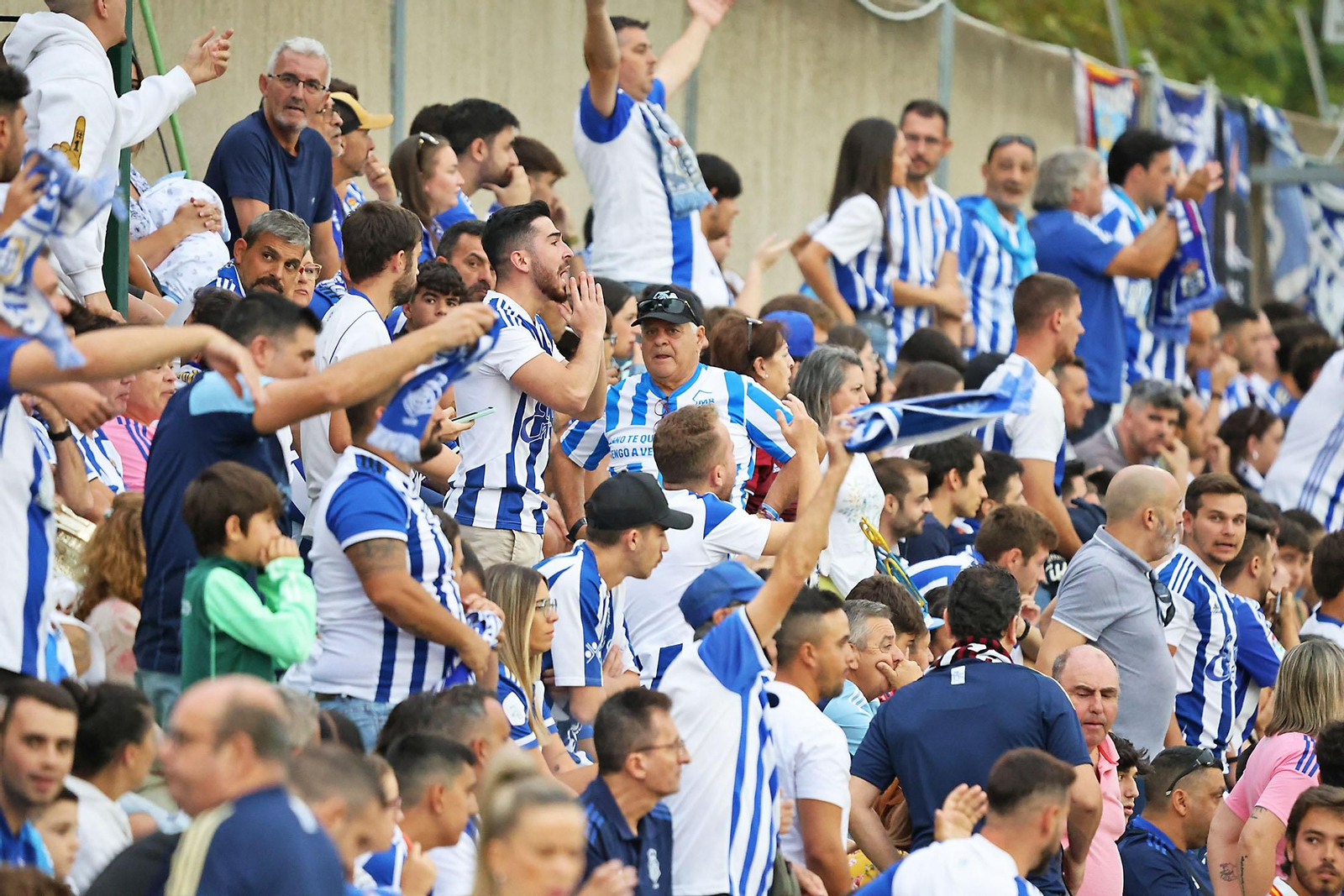 Búscate en las gradas del Betis Deportivo-Recreativo de Huelva