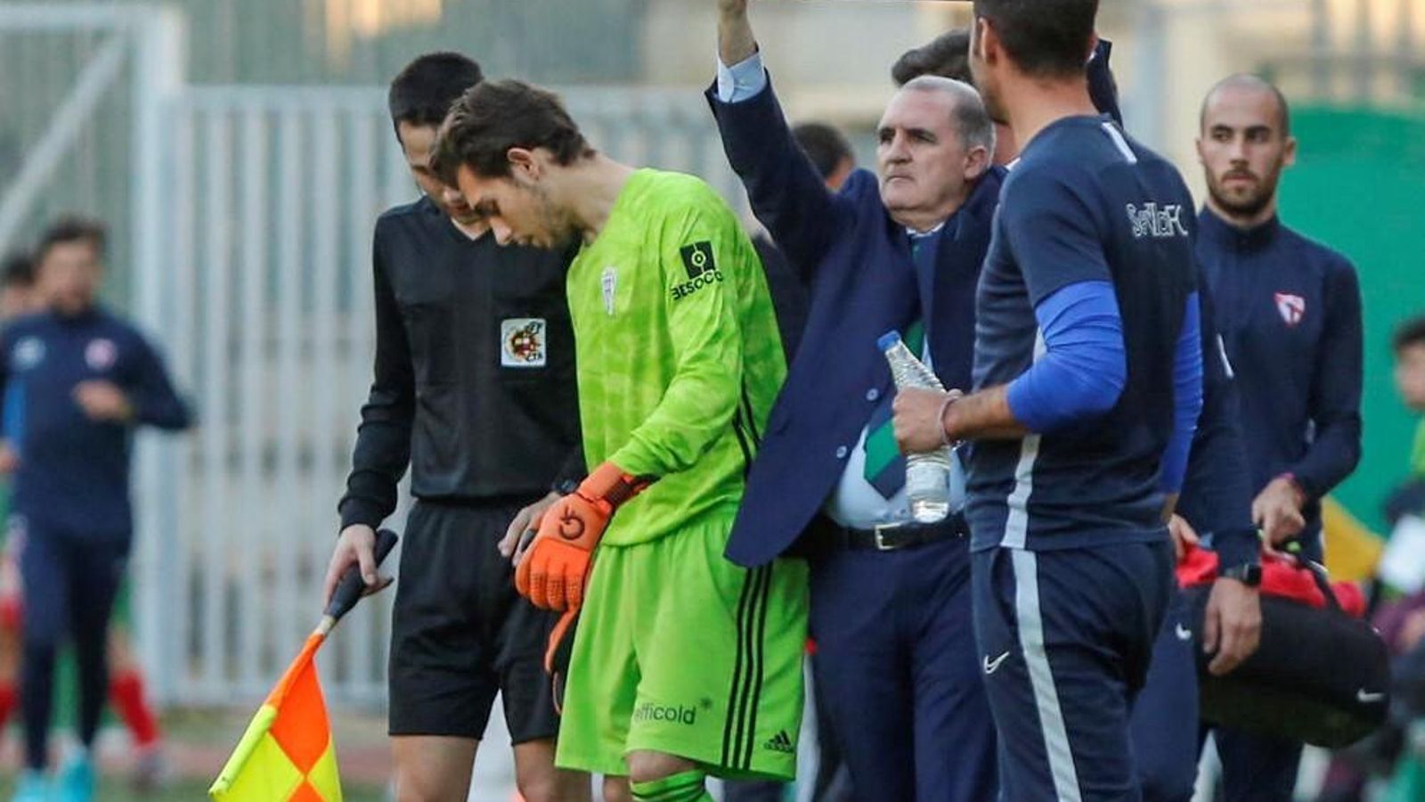 Juanlu Llamas debutó con el primer equipo en Segunda B en un partido contra el Sevilla Atlético.