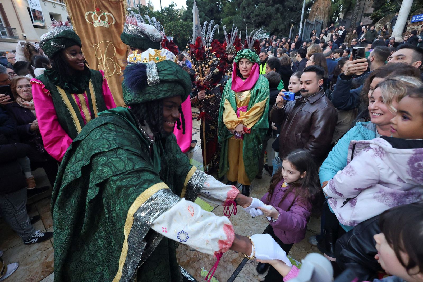Baltasar Perry reparte magia y felicidad por las calles de Málaga