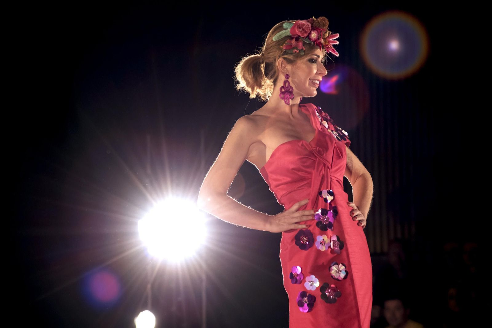 Desfile "Alegría x vivir" de la Asociación Española Contra el Cáncer de Granada (AECC)