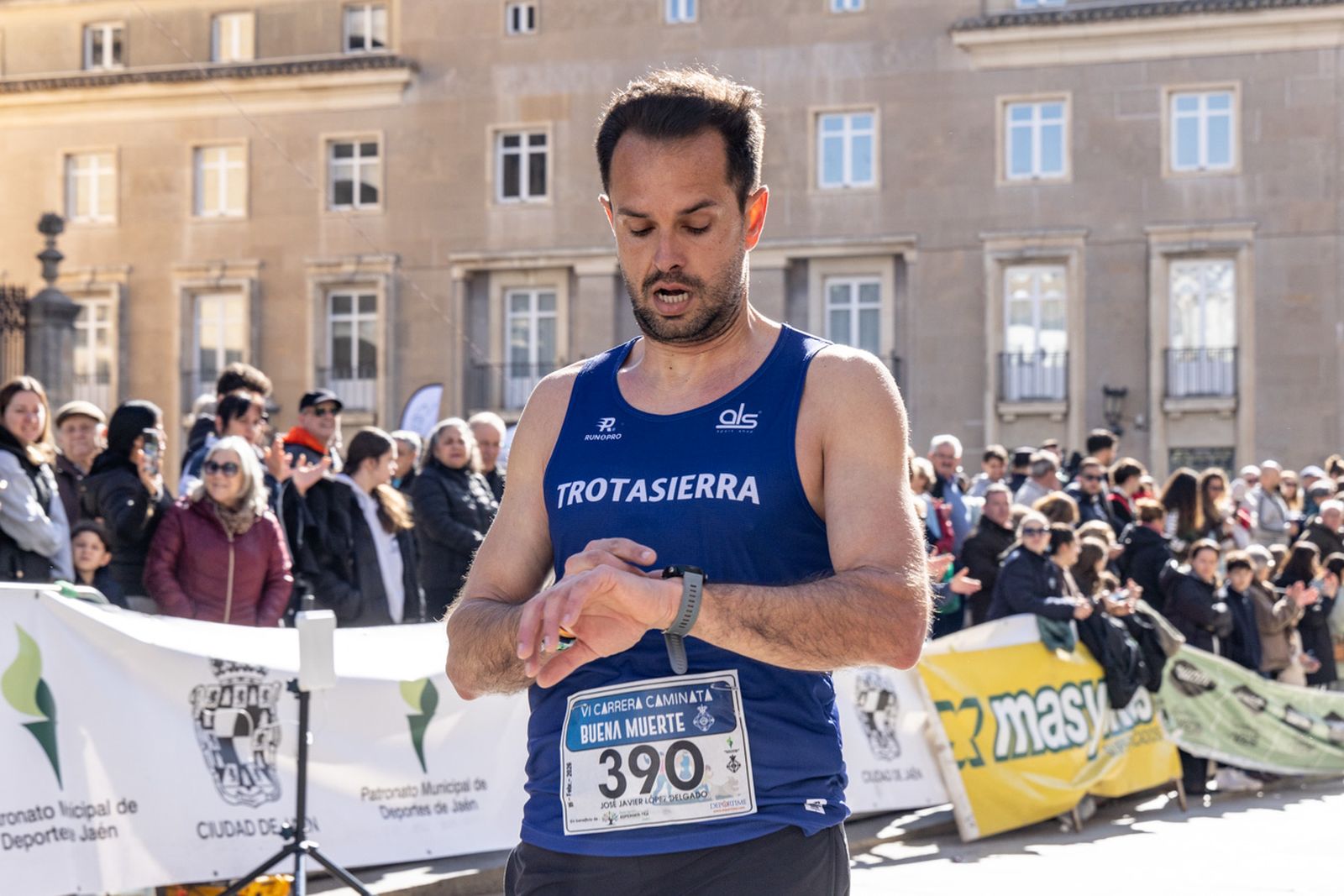 En imágenes: deporte y solidaridad se dan la mano en la VI Carrera-Caminata de la Hermandad de la Buena Muerte (1)