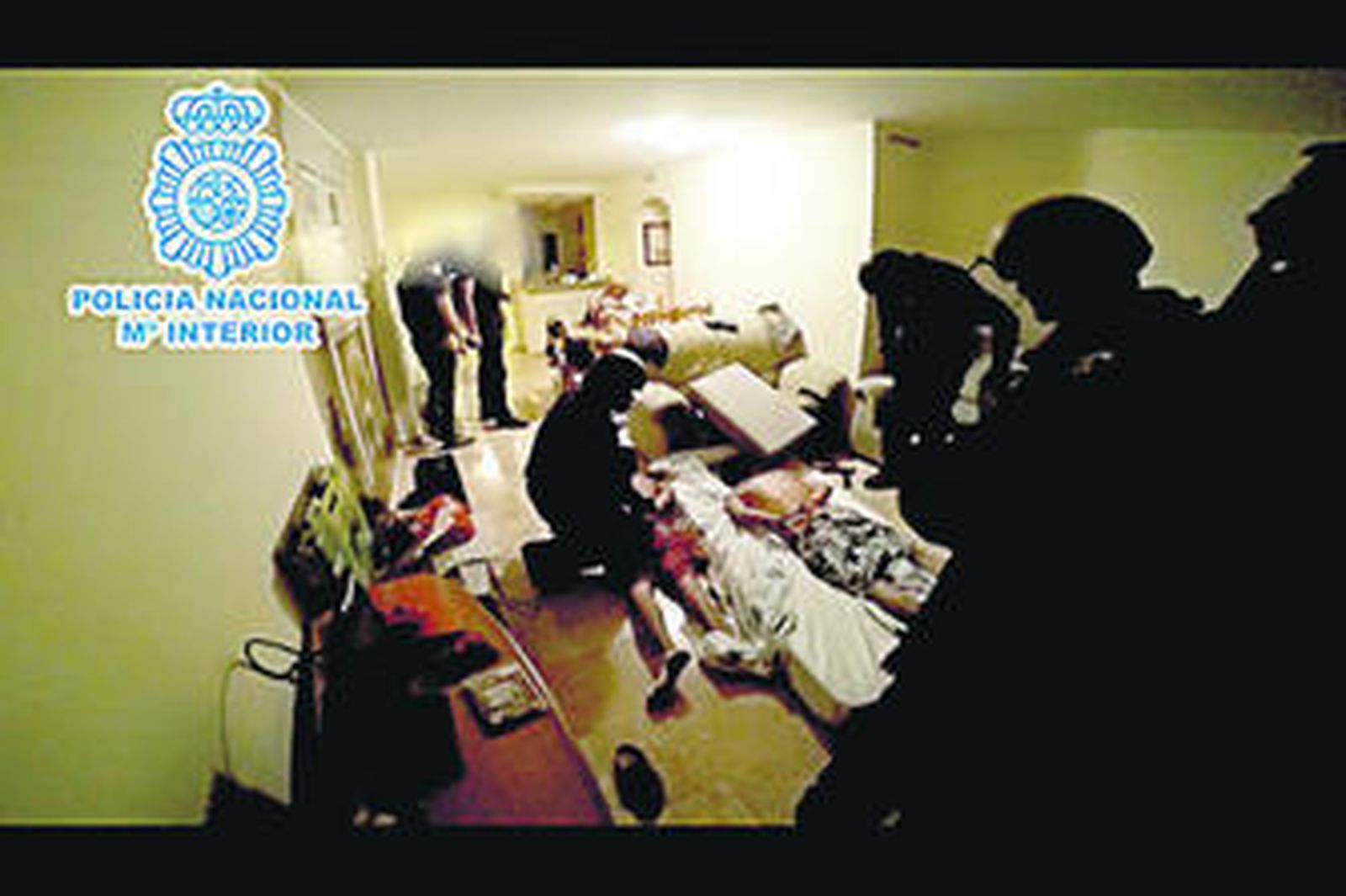 Algunos de los detenidos ya reducidos por los agentes de la Policía Nacional.